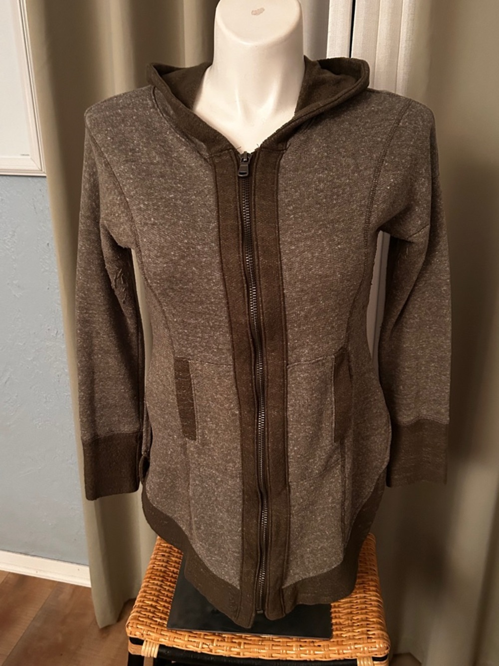 VENUS Olive Green Zip-Up Hooded Sweatshirt Size M
